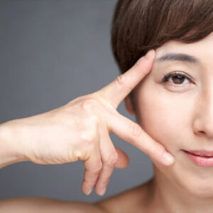 目元と口元の年齢肌